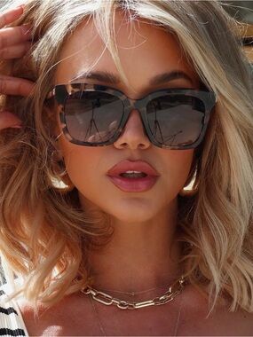 Diff Eyewear The Bella Tortoiseshell Sunglasses with Dark Lenses